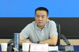 罗克：莱万是令人不可思议的球员，我会试着向他多学习